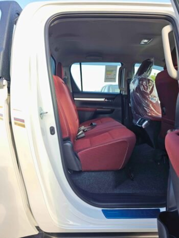 TOYOTA HILUX Image 5