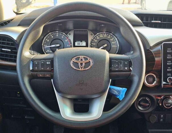 TOYOTA HULUX SR5 FULL OPTION 2025 PETROL V4 2.7L M/T