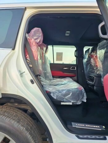 TOYOTA LANDCRUISER Image 13