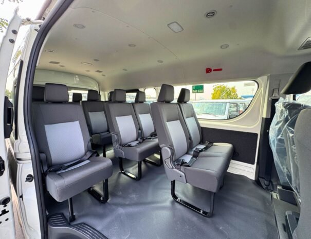 TOYOTA HIACE HIGHROOF 2025 DIESEL V4 2.8L M/T