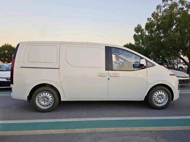 HYUNDAI STARIA CARGO 2025 PETROL V4 2.2L M/T