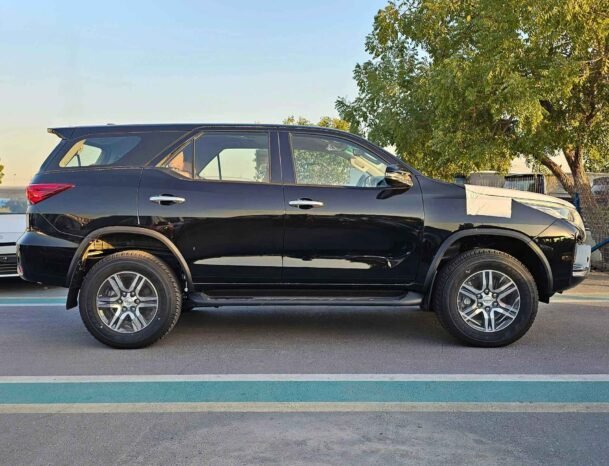 TOYOTA FORTUNER BASIC 2025 PETROL V4 2.7L A/T