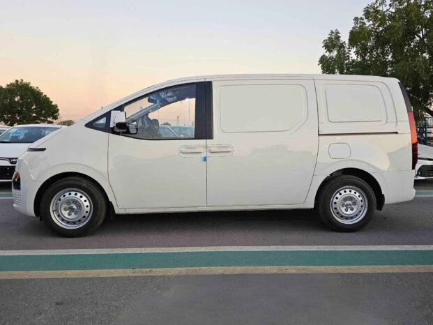 HYUNDAI STARIA CARGO 2025 PETROL V4 2.2L M/T
