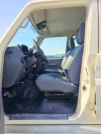 TOYOTA LAND CRUISER PICKUP Image 7