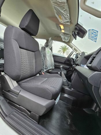 MITSUBISHI L200 Image 12