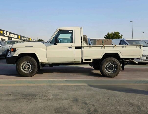 Пикап Toyota Land Cruiser LC79 SC 2024, дизельный двигатель V6 4,2 л, МКПП