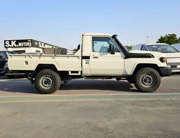 Пикап Toyota Land Cruiser LC79 SC 2024, дизельный двигатель V6 4,2 л, МКПП