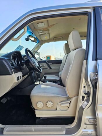 MITSUBISHI PAJERO Image 9
