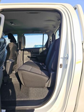 TOYOTA HILUX Image 5