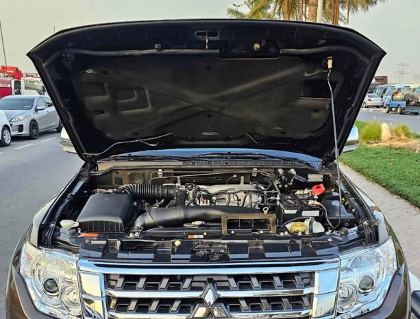 ميتسوبيشي باجيرو GLS 2020 بنزين V6 3.5 لتر أوتوماتيك