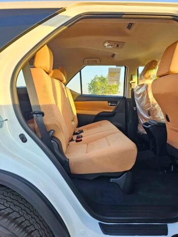 TOYOTA FORTUNER Image 5