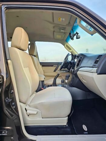 MITSUBISHI PAJERO Image 9