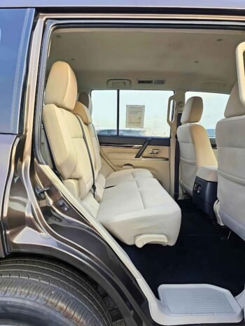 MITSUBISHI PAJERO Image 7