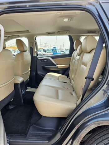 MITSUBISHI MONTERO Image 10
