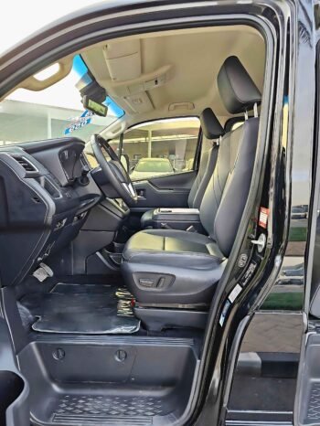 TOYOTA GRANVIA Image 9