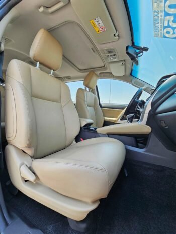 MITSUBISHI MONTERO Image 8