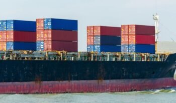 Exportation de voitures depuis Dubaï : transport RoRo ou conteneur – Quelle méthode est la plus adaptée à votre véhicule ?