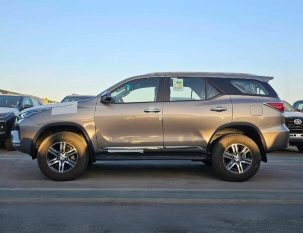 TOYOTA FORTUNER 2024 PETROL V4 2.7L A/T