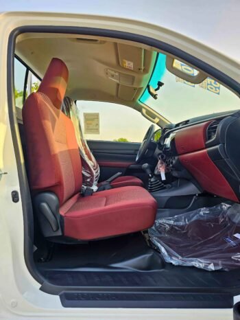 TOYOTA HILUX Image 6