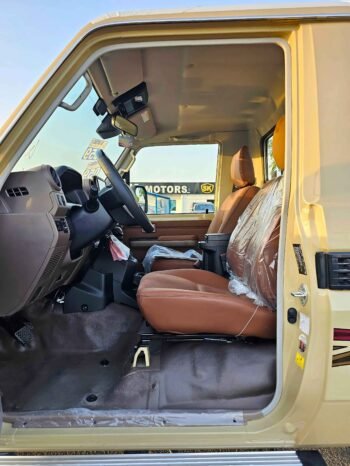 TOYOTA LAND CRUISER PICKUP Image 8
