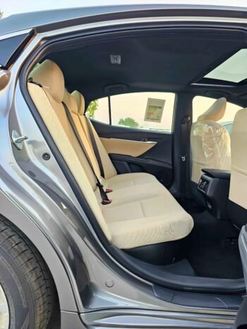 TOYOTA CAMRY Image 8