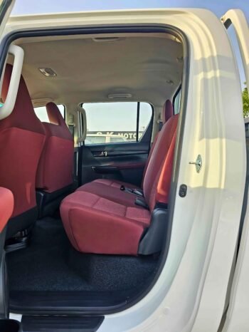 TOYOTA HILUX Image 4