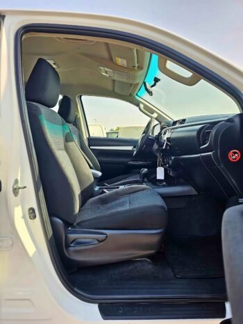 TOYOTA HILUX Image 6