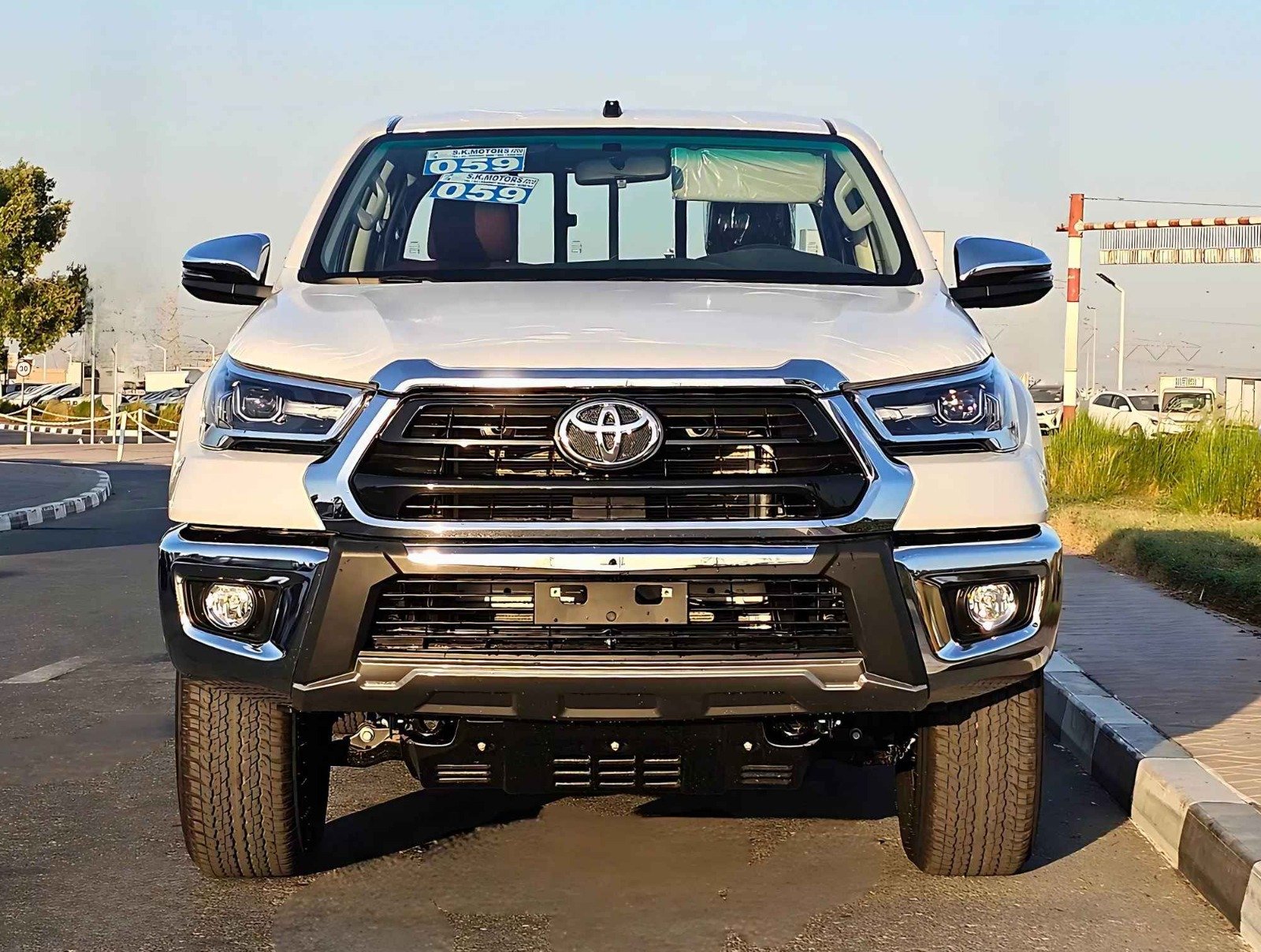 TOYOTA HILUX SR5 GLXV WIDE BODY 2025 PETROL V4 2.7L A/T