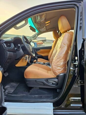 TOYOTA FORTUNER Image 8