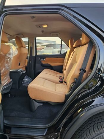TOYOTA FORTUNER Image 6