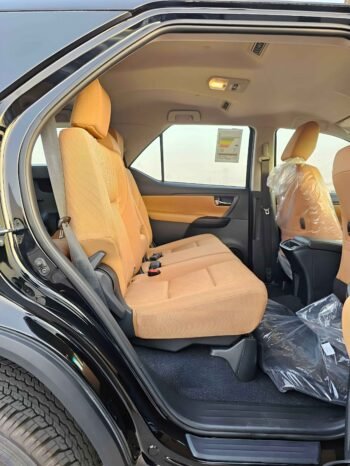 TOYOTA FORTUNER Image 5
