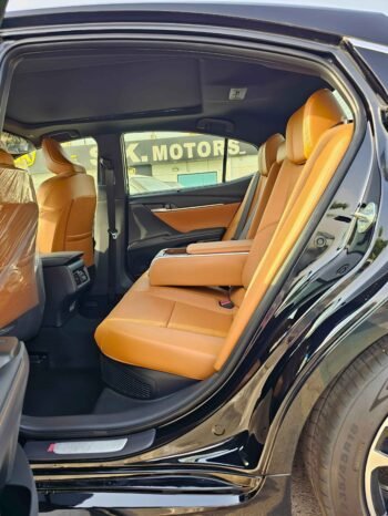 TOYOTA CAMRY Image 8