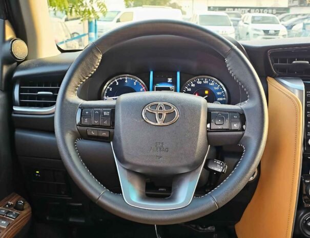 TOYOTA FORTUNER 2025 PETROL V4 2.7L A/T