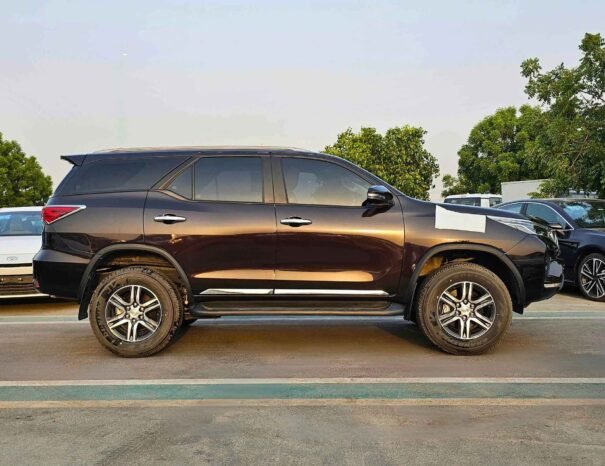 TOYOTA FORTUNER 2025 PETROL V4 2.7L A/T