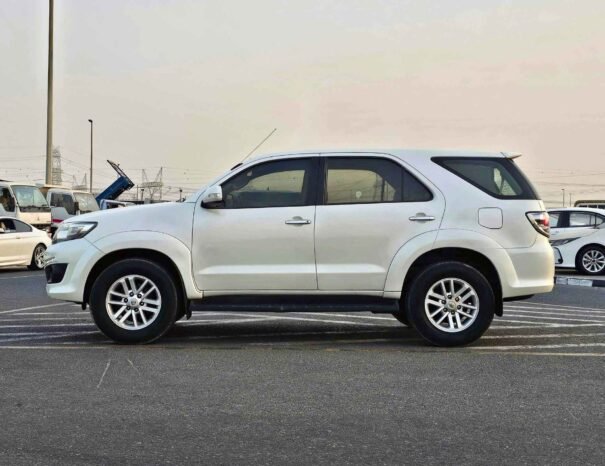 TOYOTA FORTUNER EXR 2015 PETROL V4 2.7L A/T