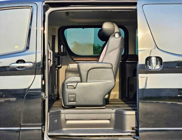 TOYOTA GRANVIA PREMIUM 2023 БЕНЗИН V6 3,5 Л А/Т