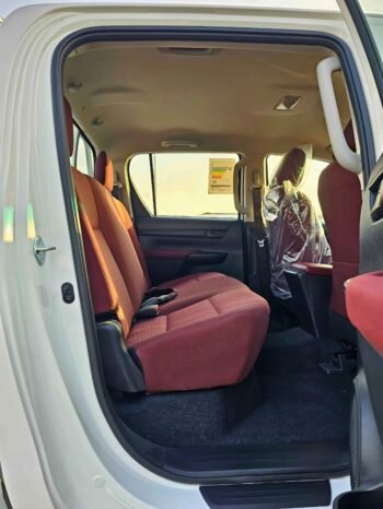 TOYOTA HILUX Image 4
