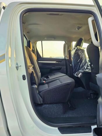TOYOTA HILUX Image 6