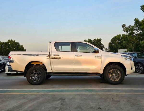 TOYOTA HILUX SR5 WIDE BODY WITH HUK 2025 DIESEL V4 2.4L A/T