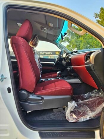 TOYOTA HILUX Image 8