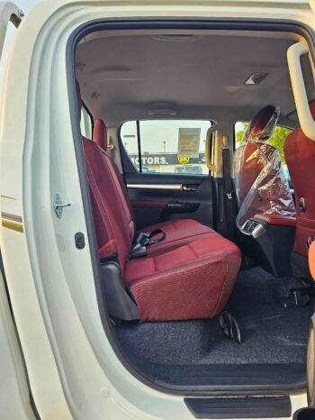TOYOTA HILUX Image 6