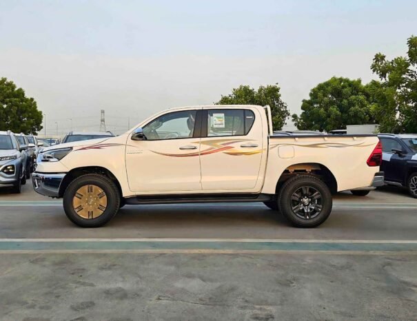 TOYOTA HILUX SR5 WIDE BODY 2025 PETROL V4 2.7L A/T