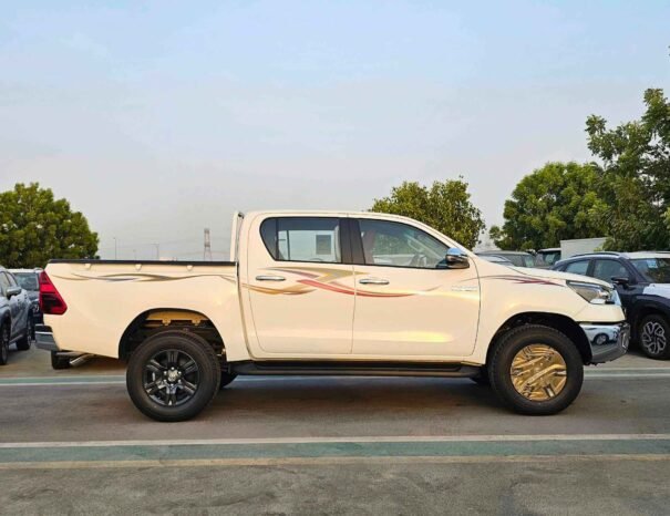TOYOTA HILUX SR5 WIDE BODY 2025 PETROL V4 2.7L A/T
