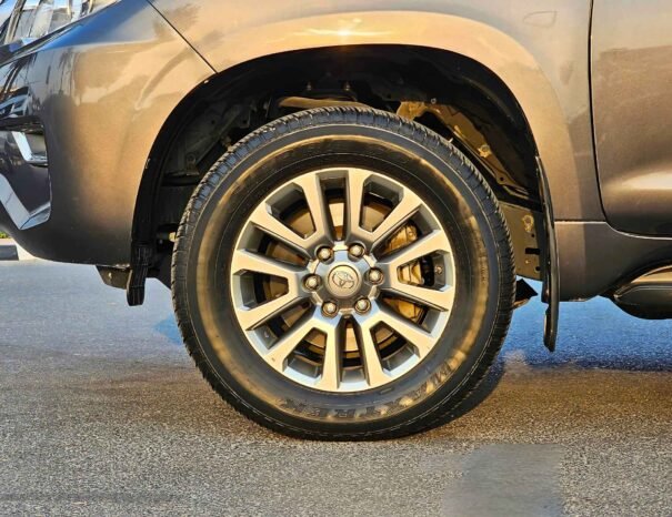 TOYOTA PRADO VXR 2018 PETROL V4 2.7L A/T