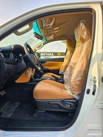 TOYOTA FORTUNER Image 8