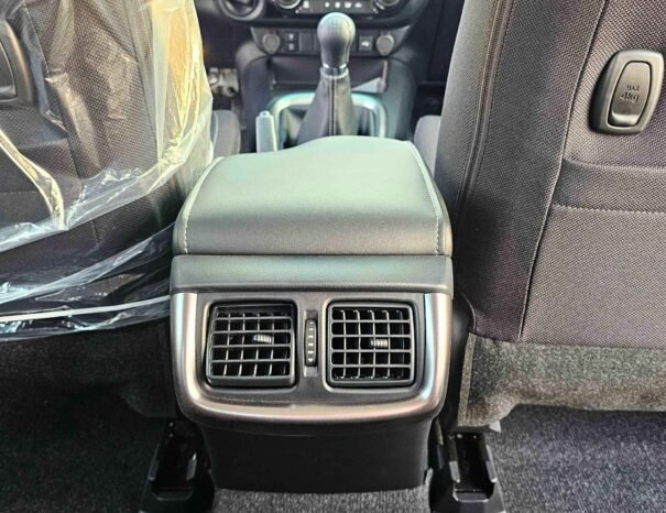 TOYOTA HILUX SR5 WIDE BODY 2025 PETROL 2.7L V4 4WD M/T