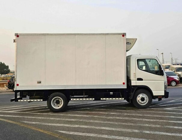 MITSUBISHI FUSO CANTER FREEZER BOX SINGLE CABIN 2022 DIESEL 4.2L V6 M/T