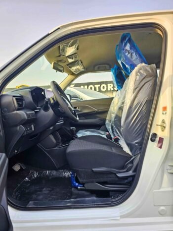 SUZUKI SWIFT Image 8