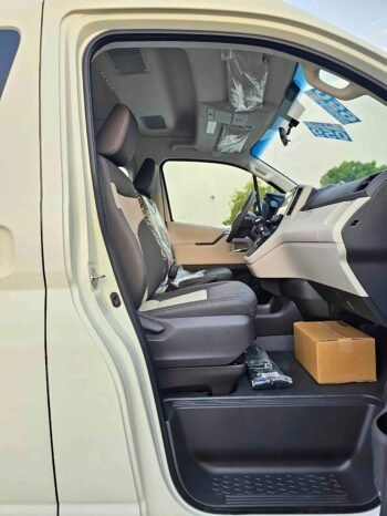 TOYOTA HIACE Image 11