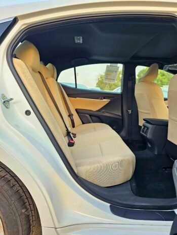 TOYOTA CAMRY Image 7